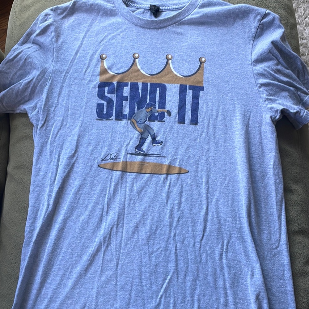 Mens size medium baseball t shirt
